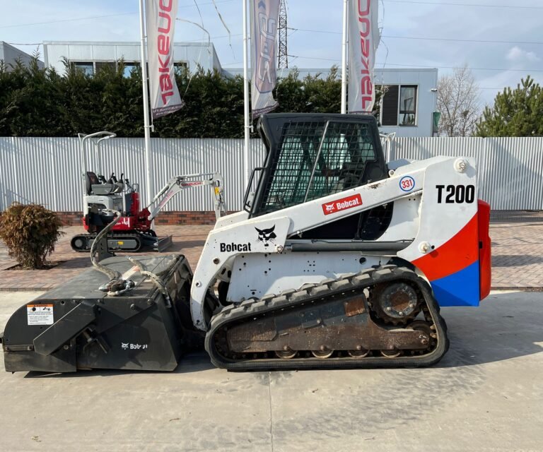 Inchirieri Bobcat T200